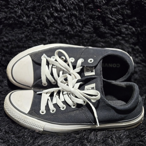Converse Chuck Taylor All Star low-top sneakers WOMENS SIZE 9 EUC - Picture 3 of 5